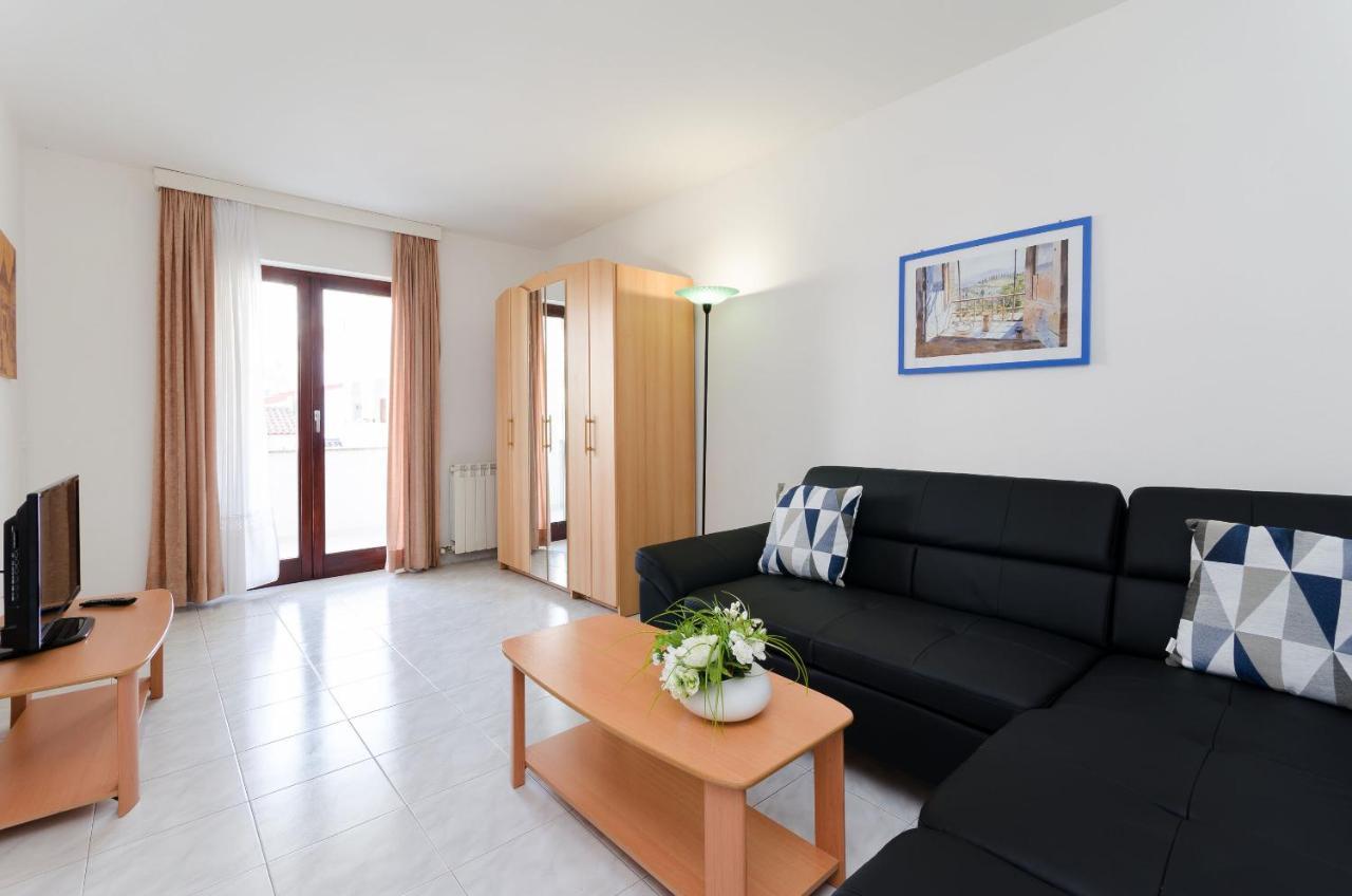 ורסאר Apartments Gloria מראה חיצוני תמונה