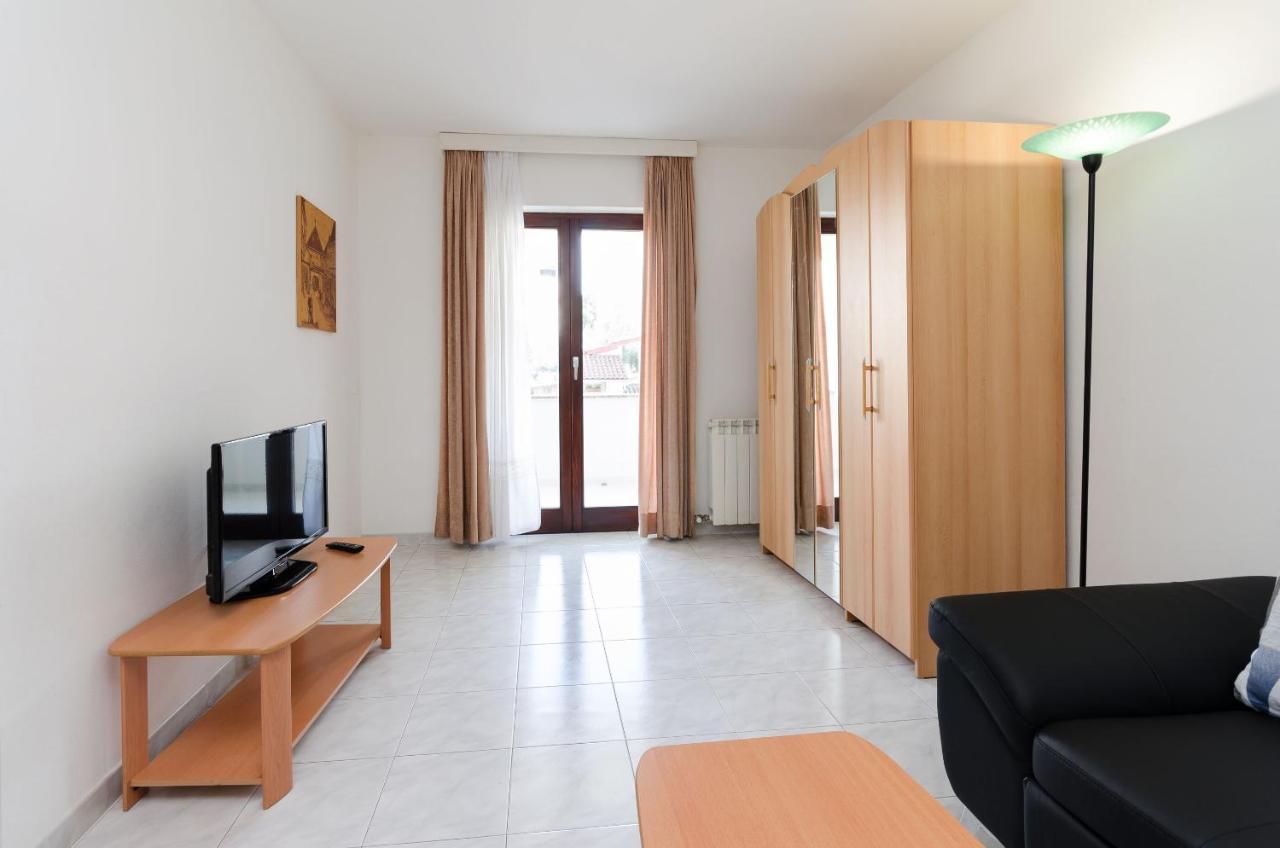 ורסאר Apartments Gloria מראה חיצוני תמונה
